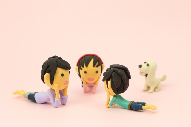 3人家族と犬